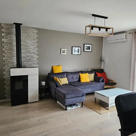 Perfect House For The Rugby World Cup * 塞纳河畔皮埃尔菲特